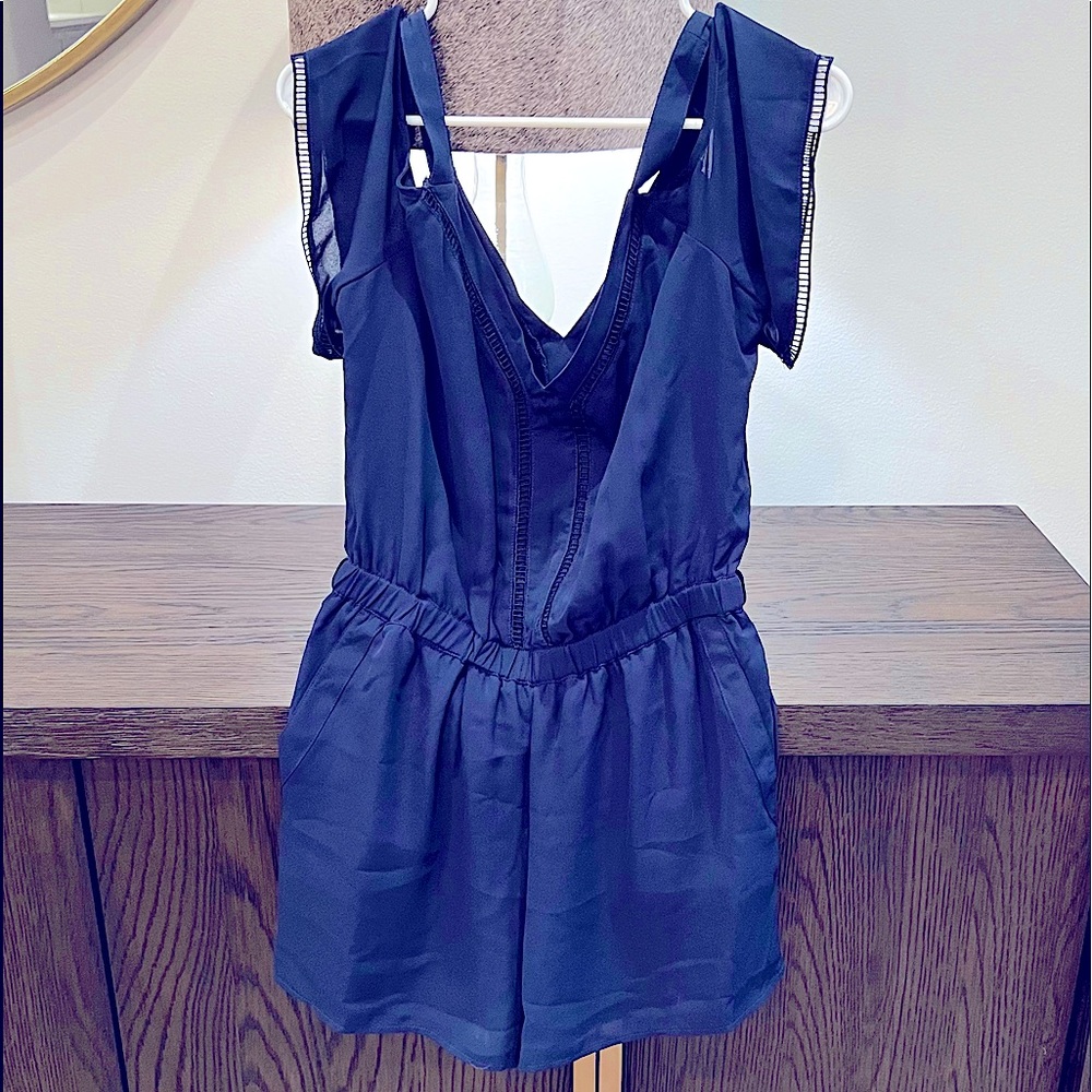 Abercrombie cold shoulder Navy blue romper size Small petite